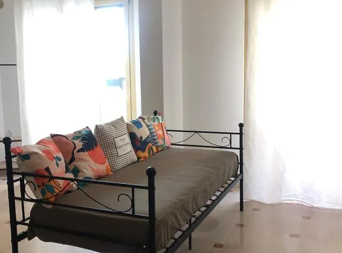 Rue Ragusa #2a Howme *